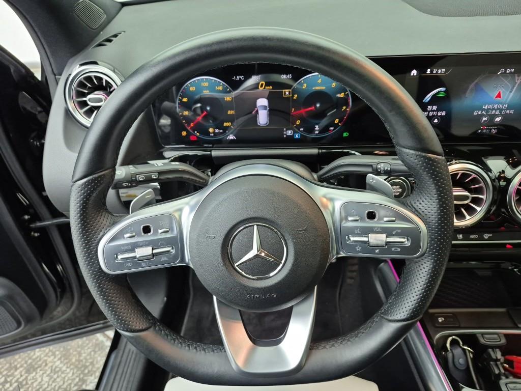 Mercedes Benz GLA Class - Vista 9