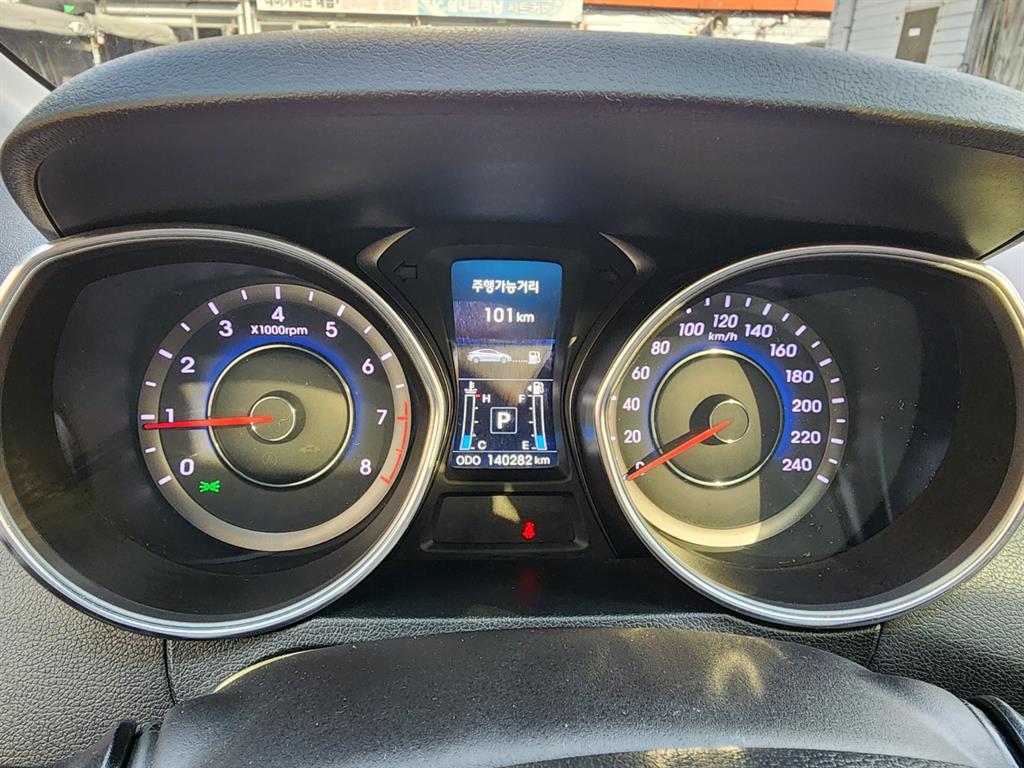 HYUNDAI Avante - Vista 8