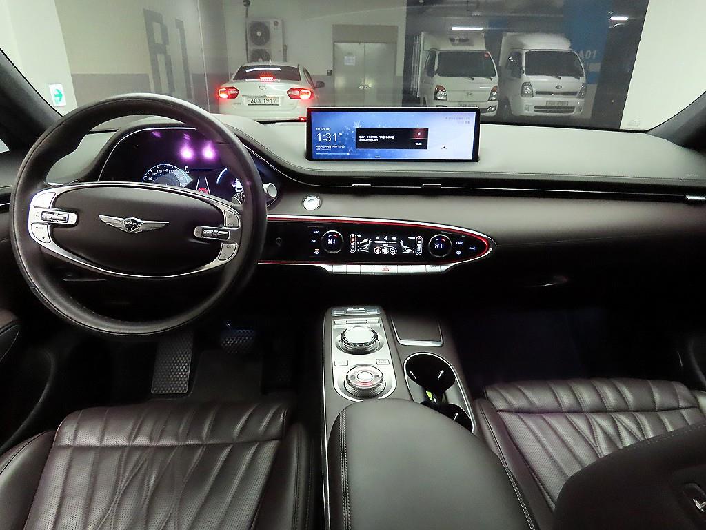 Genesis GV70 - Vista 9