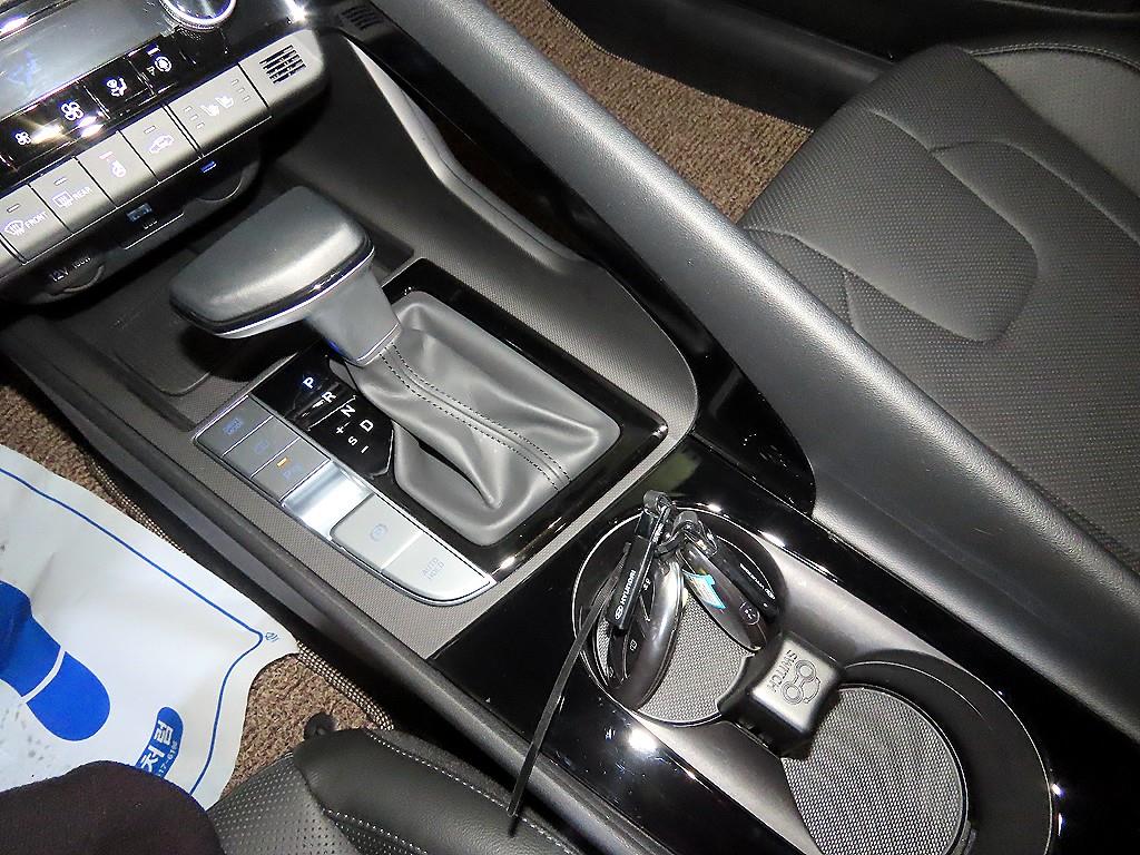 HYUNDAI Avante - Vista 12