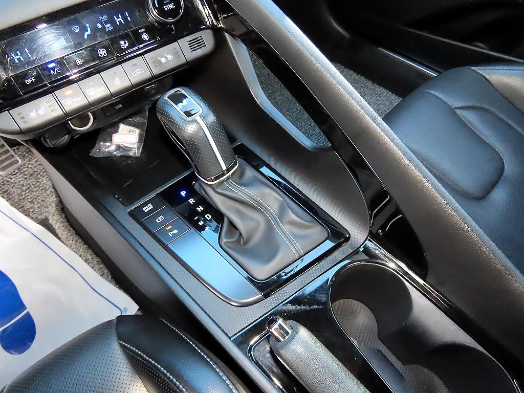 HYUNDAI Avante - Vista 10