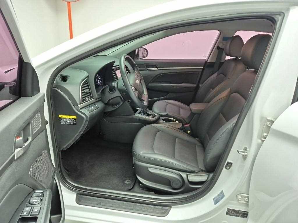 HYUNDAI Avante - Vista 4