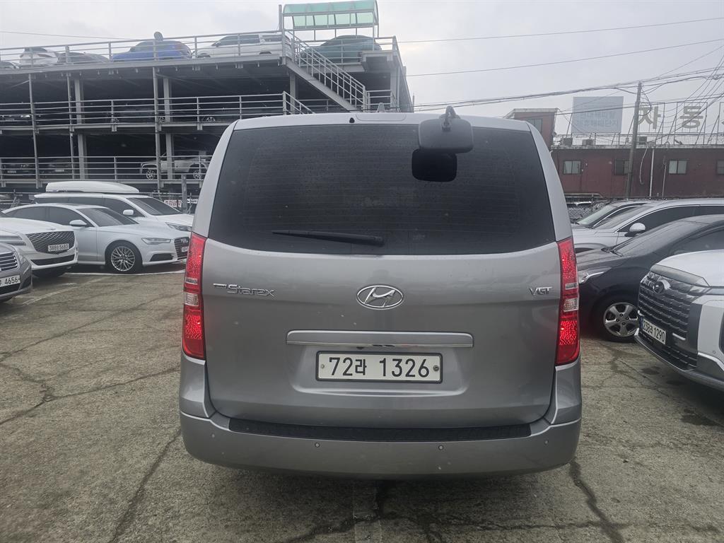HYUNDAI Starex - Vista 4