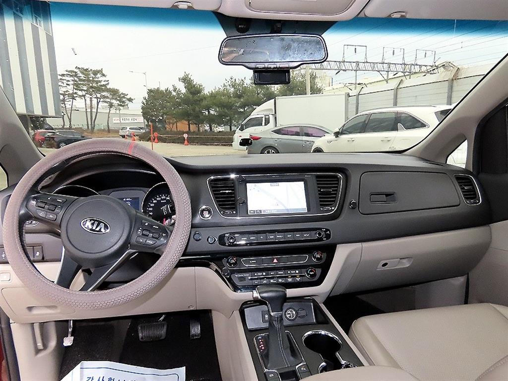 KIA Carnival - Vista 8
