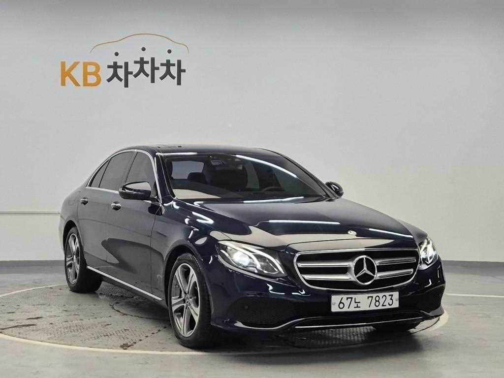 Mercedes Benz E class - Vista 4