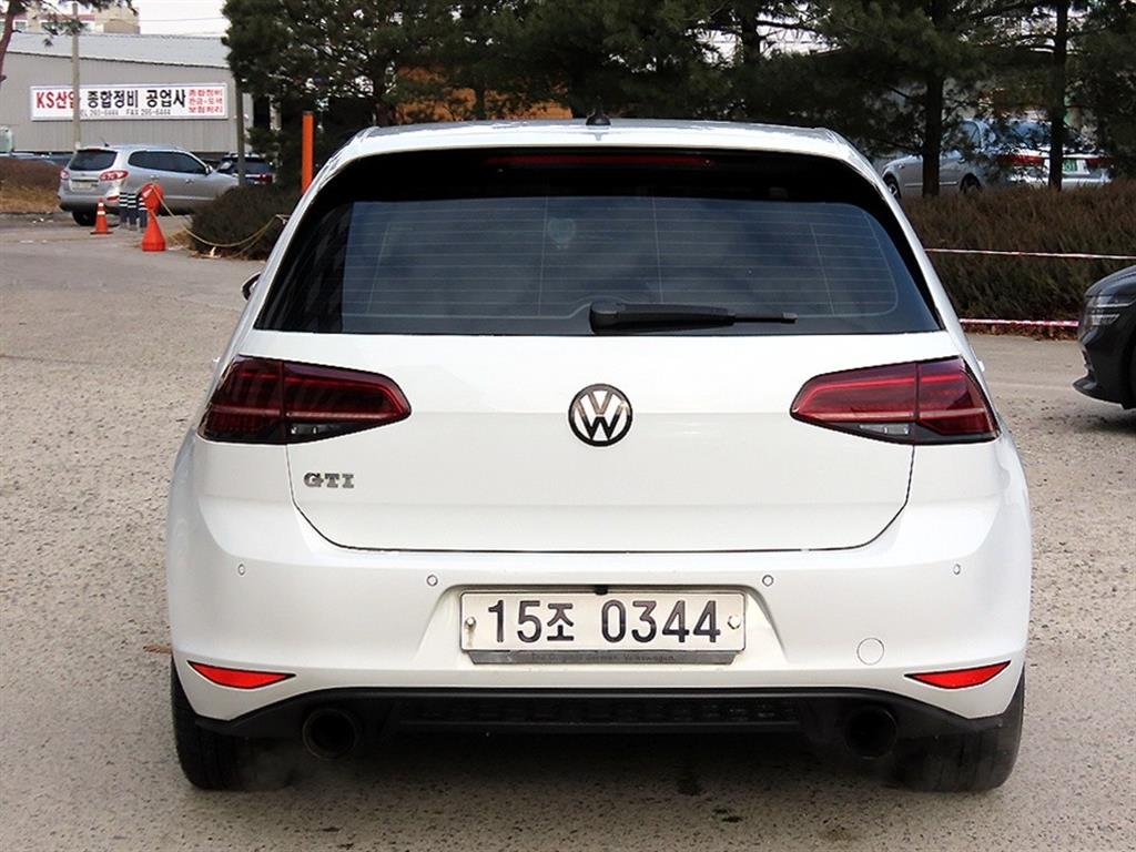 Volkswagen Golf - Vista 4