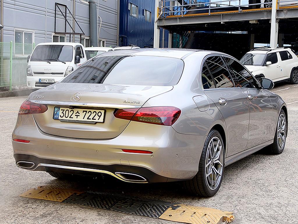 Mercedes Benz E class - Vista 7