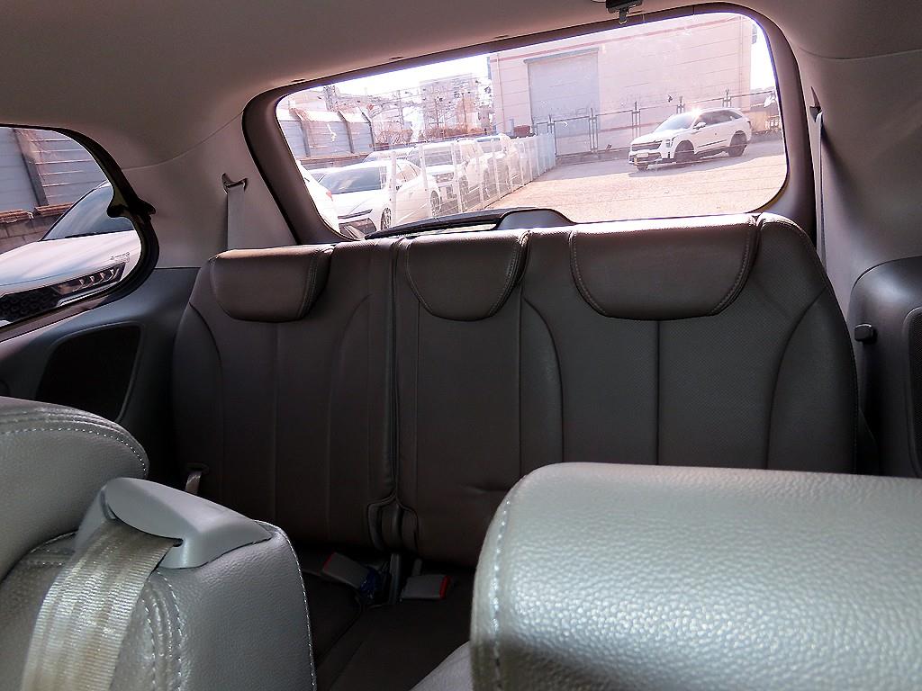 KIA Carnival - Vista 7