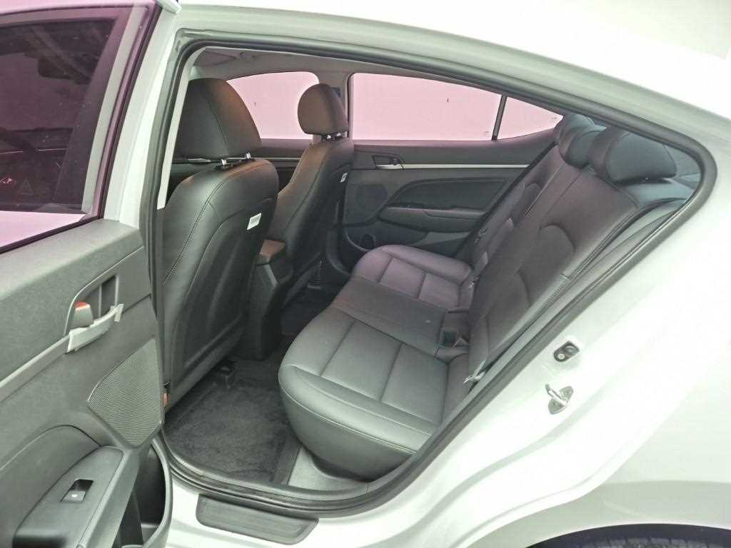 HYUNDAI Avante - Vista 5