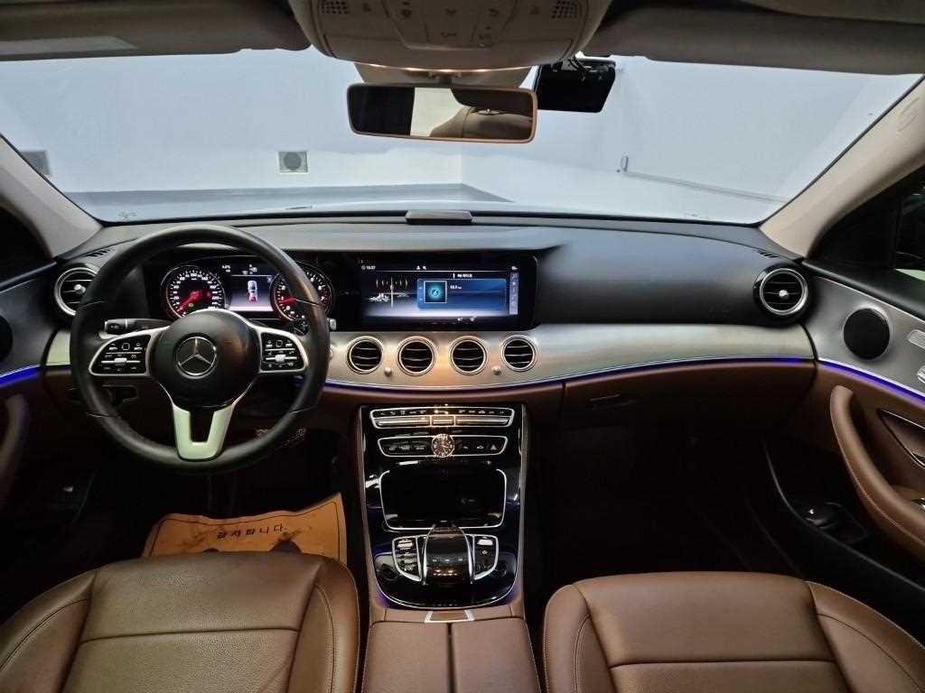 Mercedes Benz E class - Vista 7