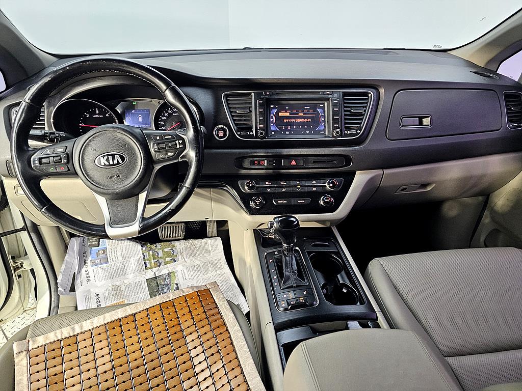 KIA Carnival - Vista 5