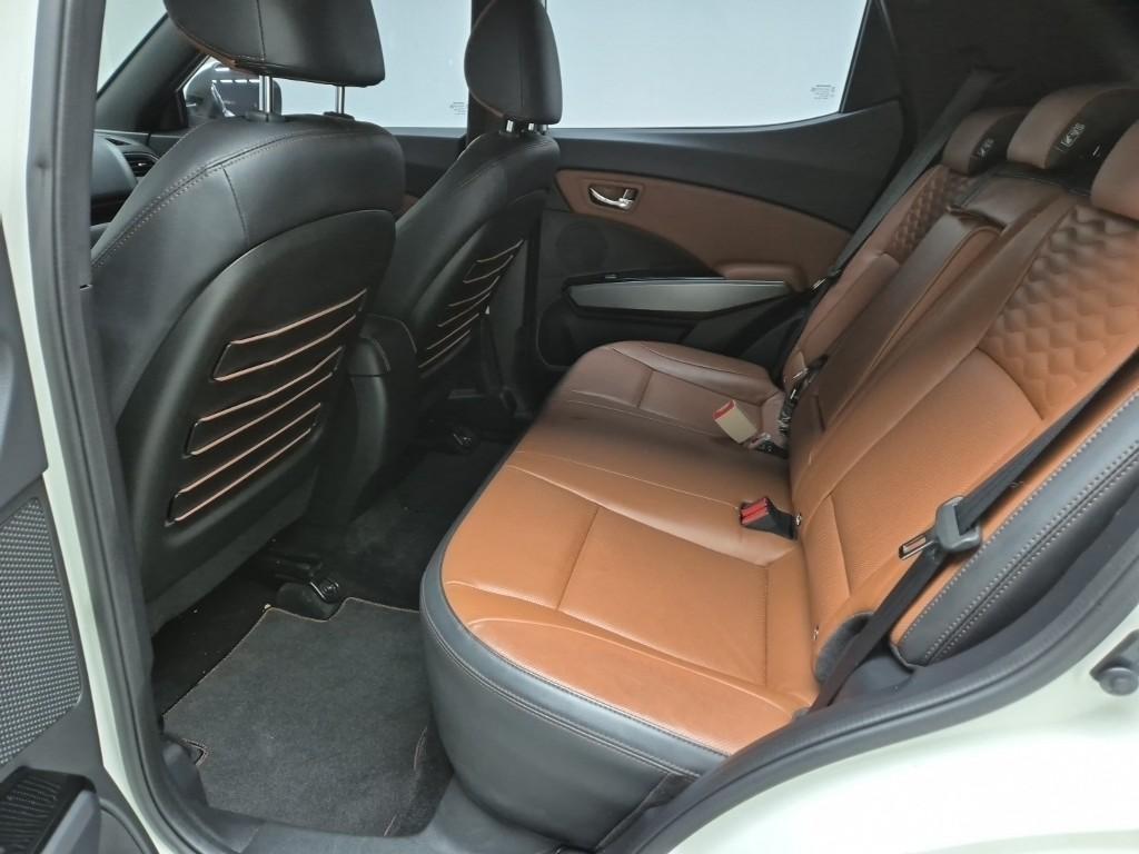 Ssangyong Tivoli - Vista 10