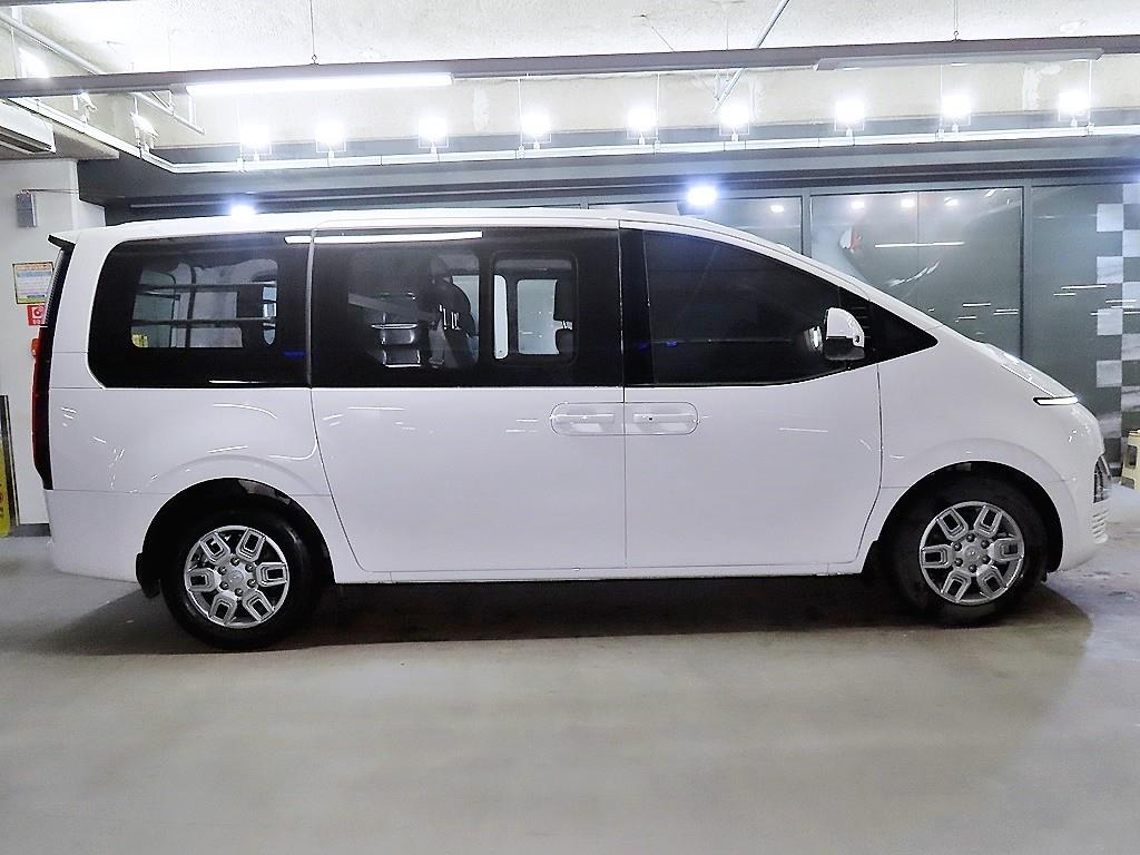 HYUNDAI Staria - Vista 3