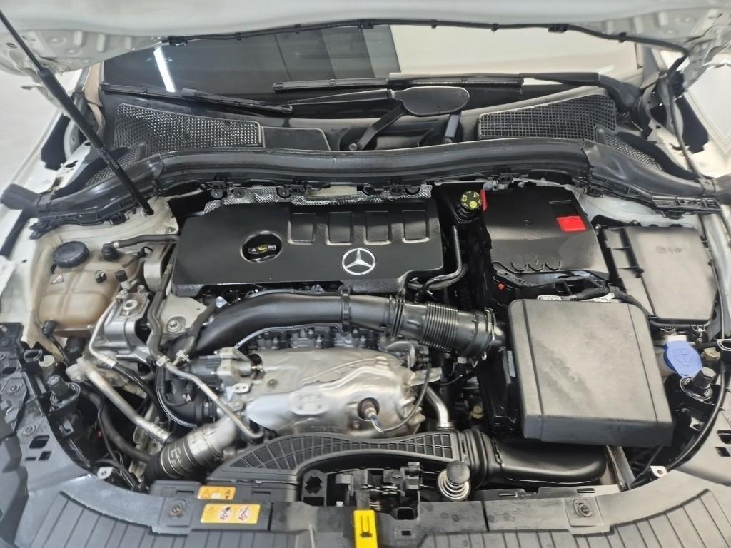 Mercedes Benz GLA Class - Vista 5