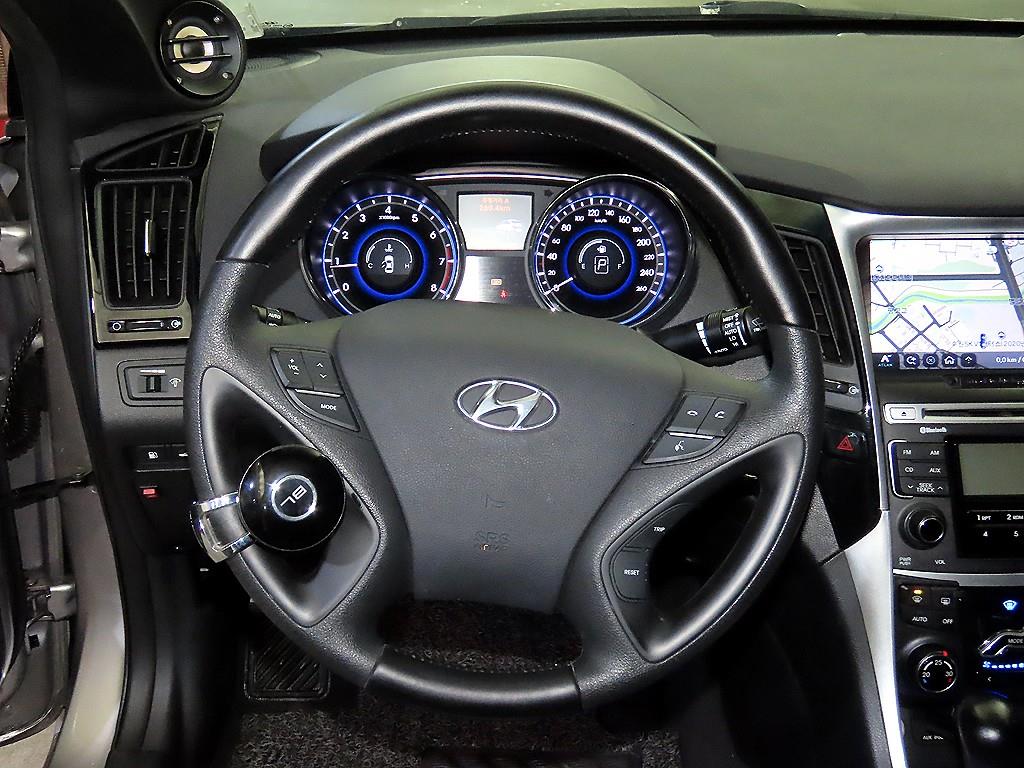 HYUNDAI Sonata - Vista 8