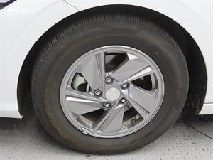 HYUNDAI Avante - Vista 10