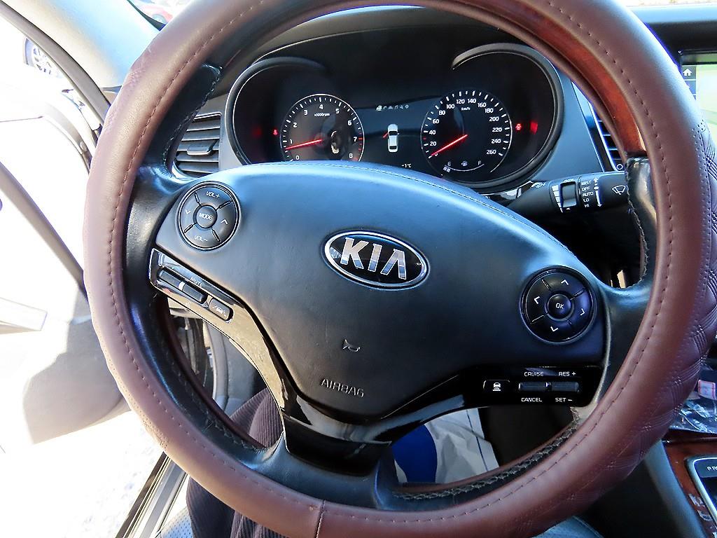 KIA K9 - Vista 8