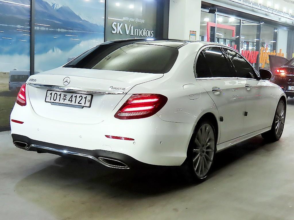Mercedes Benz E class - Vista 4