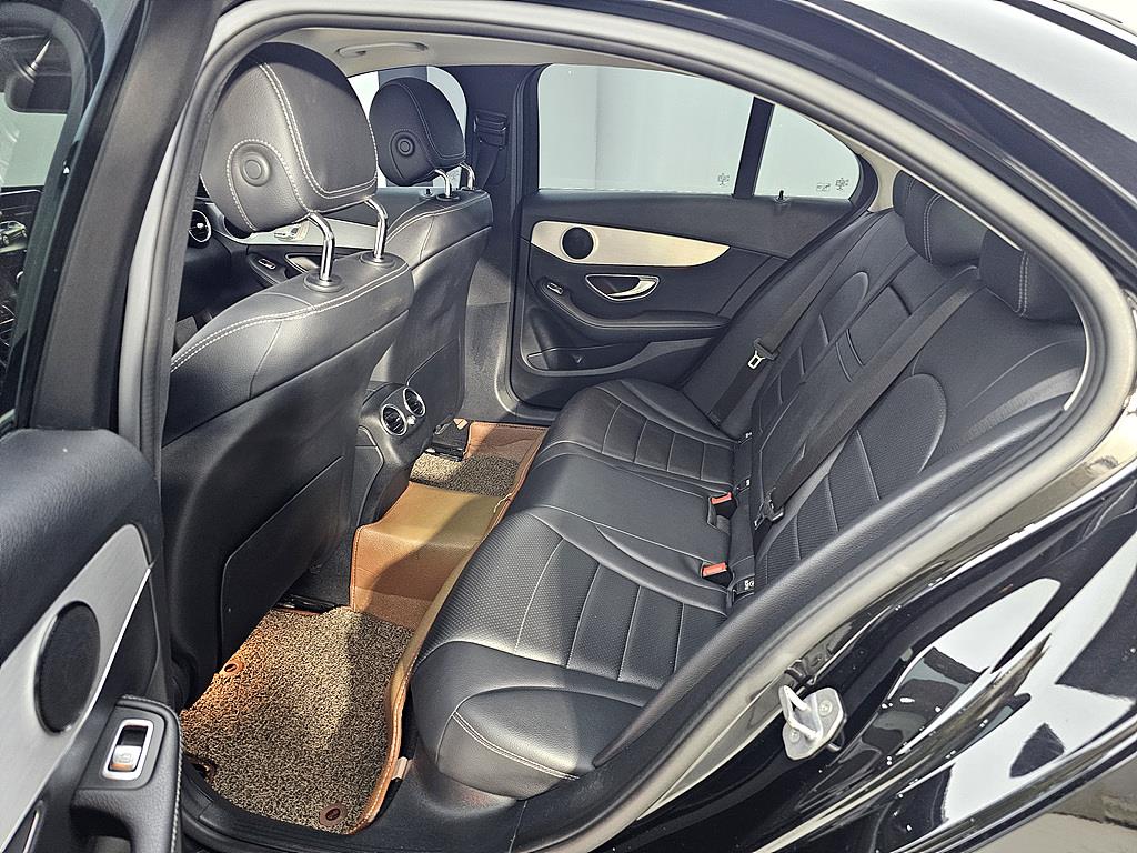 Mercedes Benz C Class - Vista 9