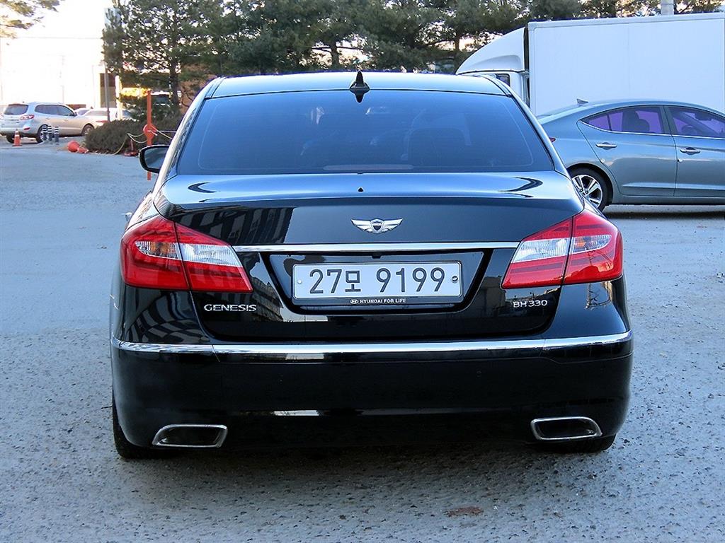 HYUNDAI Genesis - Vista 4