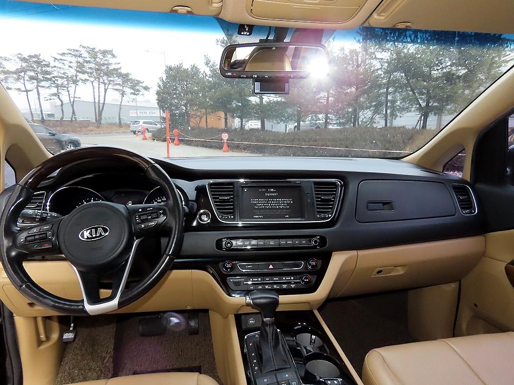 KIA Carnival - Vista 8
