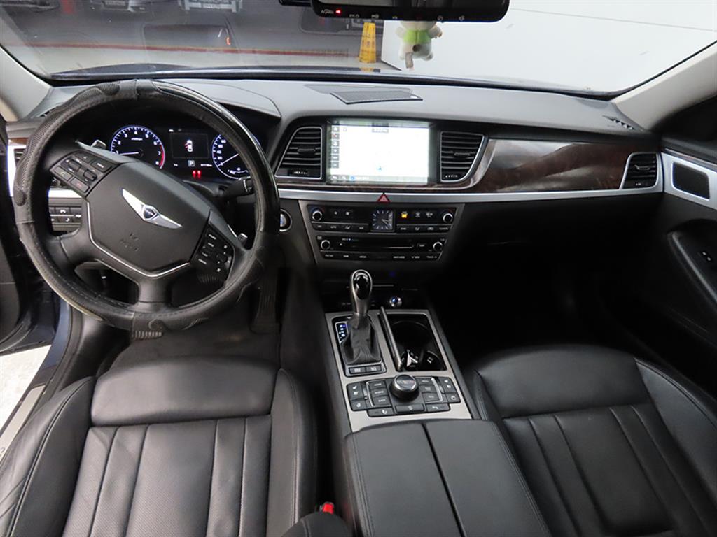 HYUNDAI Genesis - Vista 7