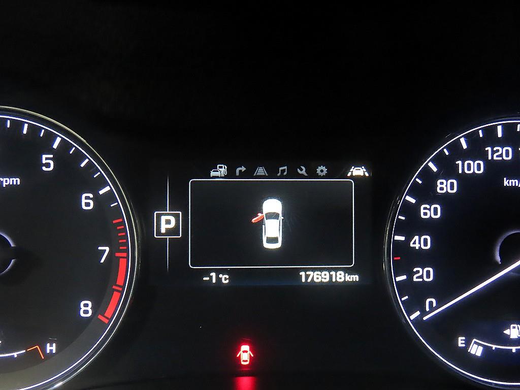 HYUNDAI Genesis - Vista 9