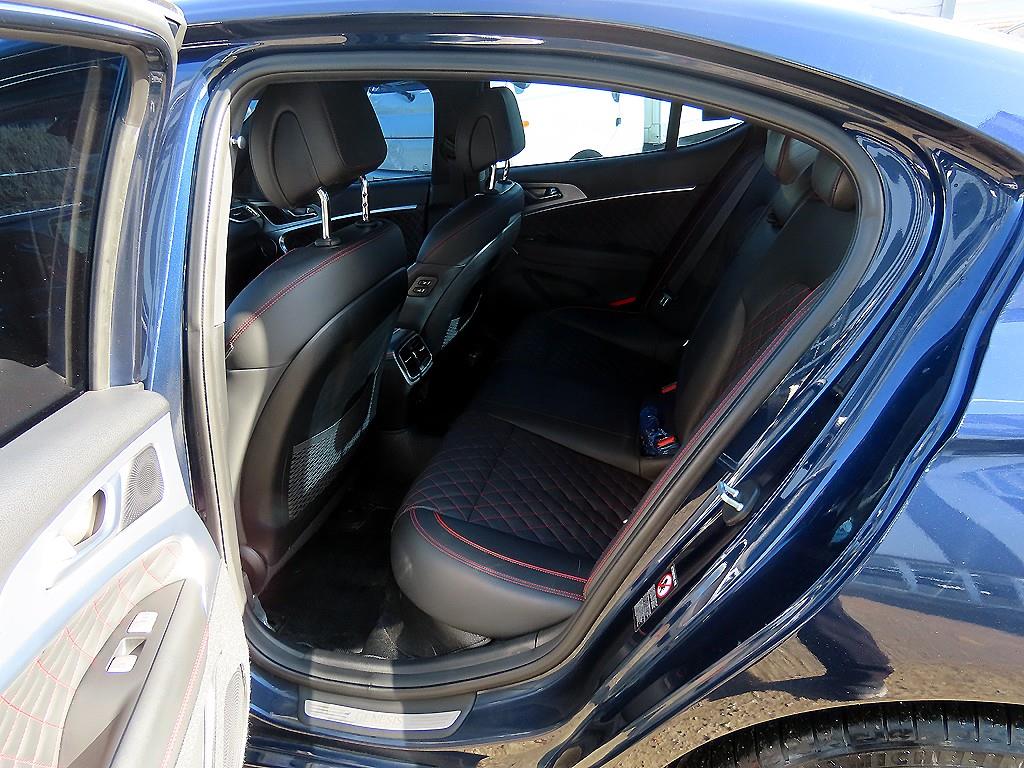 Genesis G70 - Vista 6