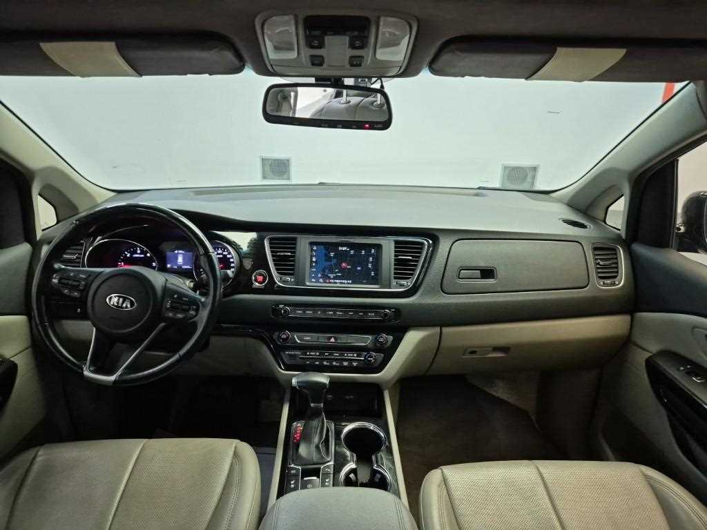 KIA Carnival - Vista 7