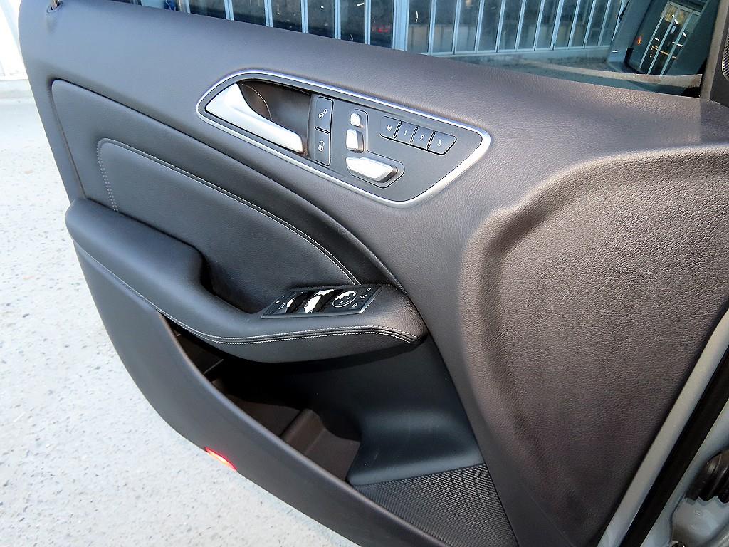 Mercedes Benz B Class (MY B) - Vista 12