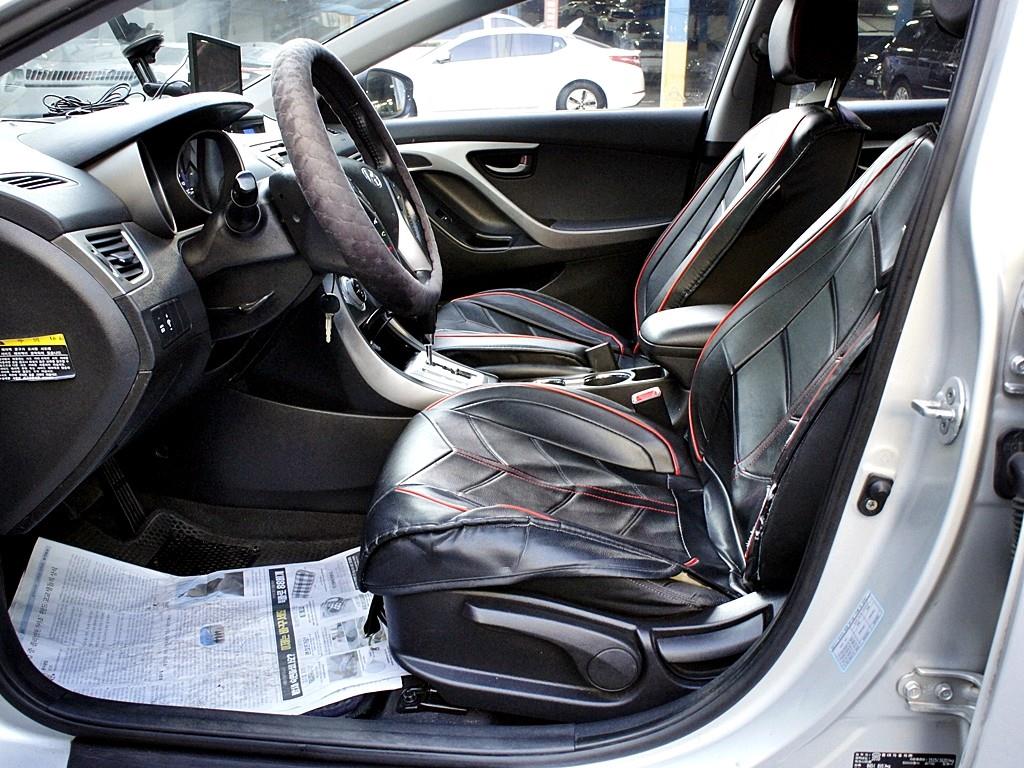 HYUNDAI Avante - Vista 9