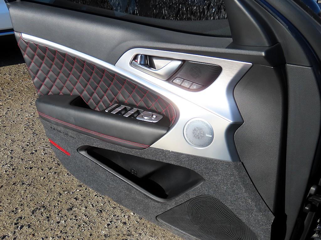 Genesis G70 - Vista 12