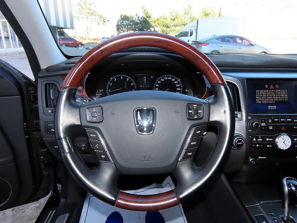 HYUNDAI Equus - Vista 8