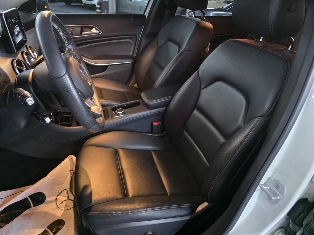 Mercedes Benz GLA Class - Vista 9