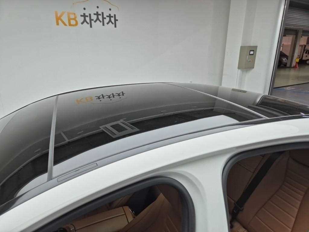 Mercedes Benz E class - Vista 12