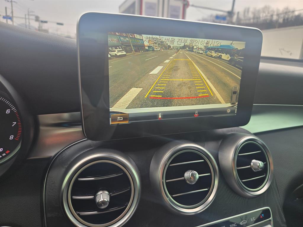 Mercedes Benz GLC Class - Vista 7