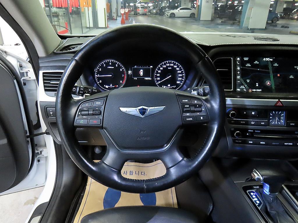 HYUNDAI Genesis - Vista 8