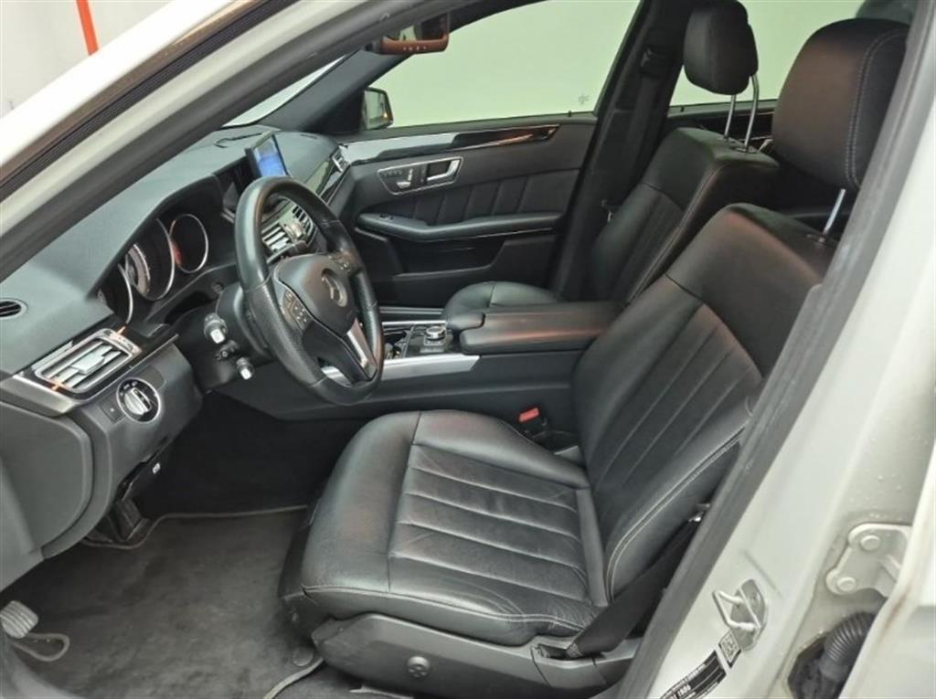 Mercedes Benz E class - Vista 11