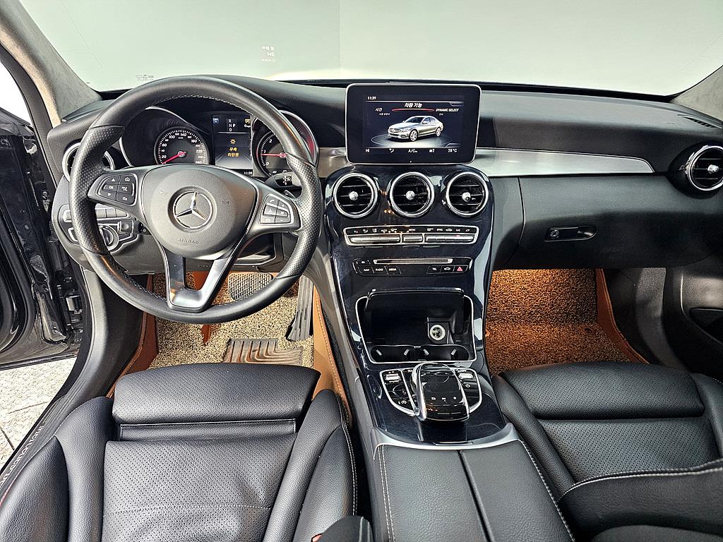 Mercedes Benz C Class - Vista 5