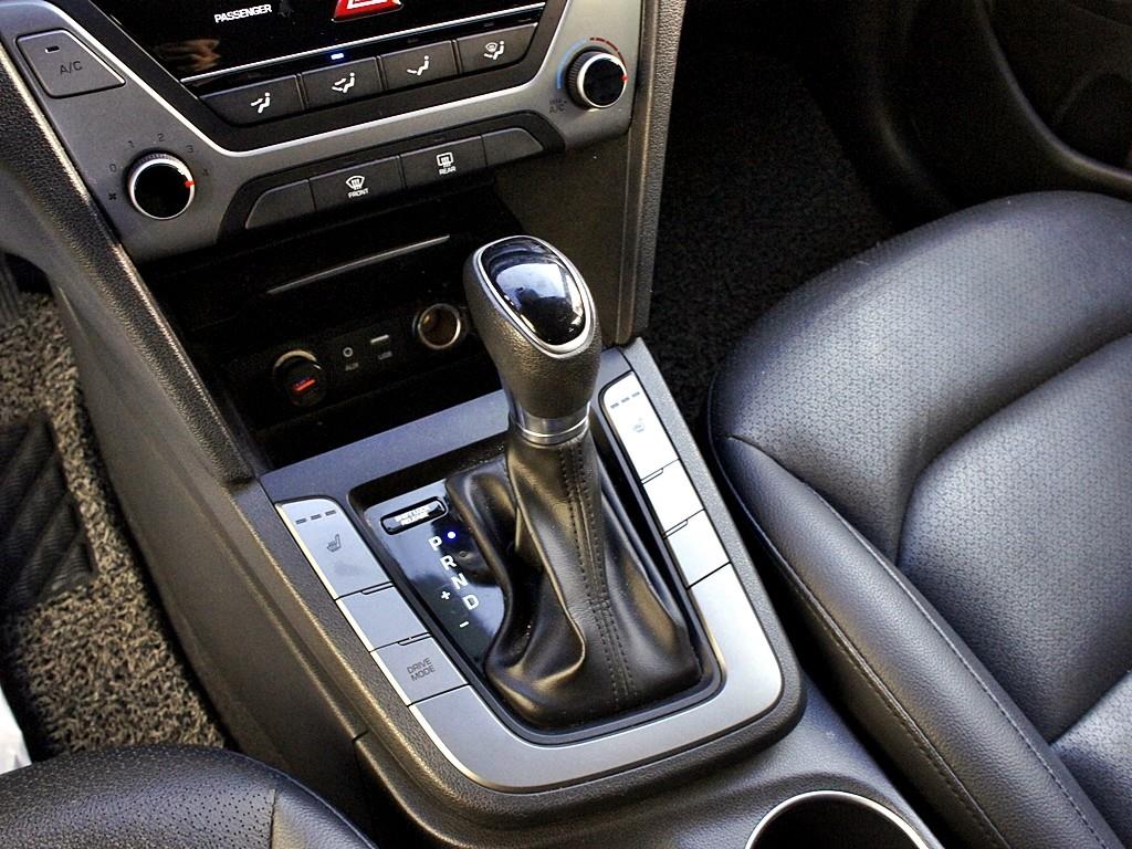 HYUNDAI Avante 2018 Blanco - Importación desde Corea - HF Imports Iquique - Foto 11