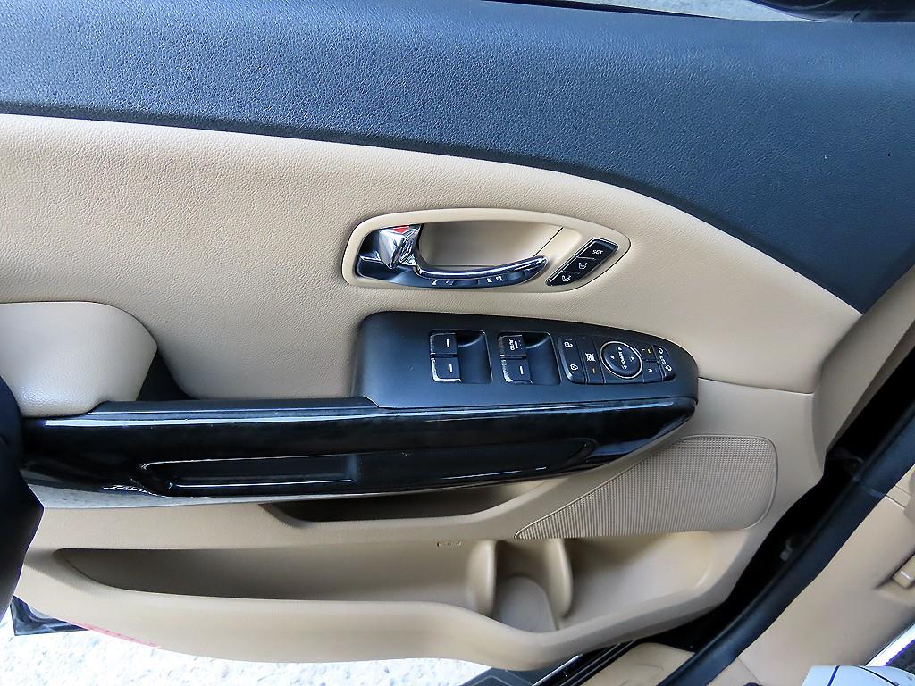 KIA Carnival - Vista 12