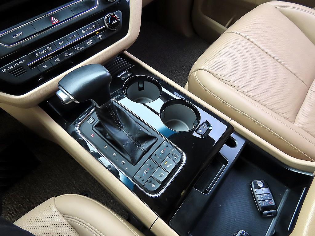 KIA Carnival - Vista 11