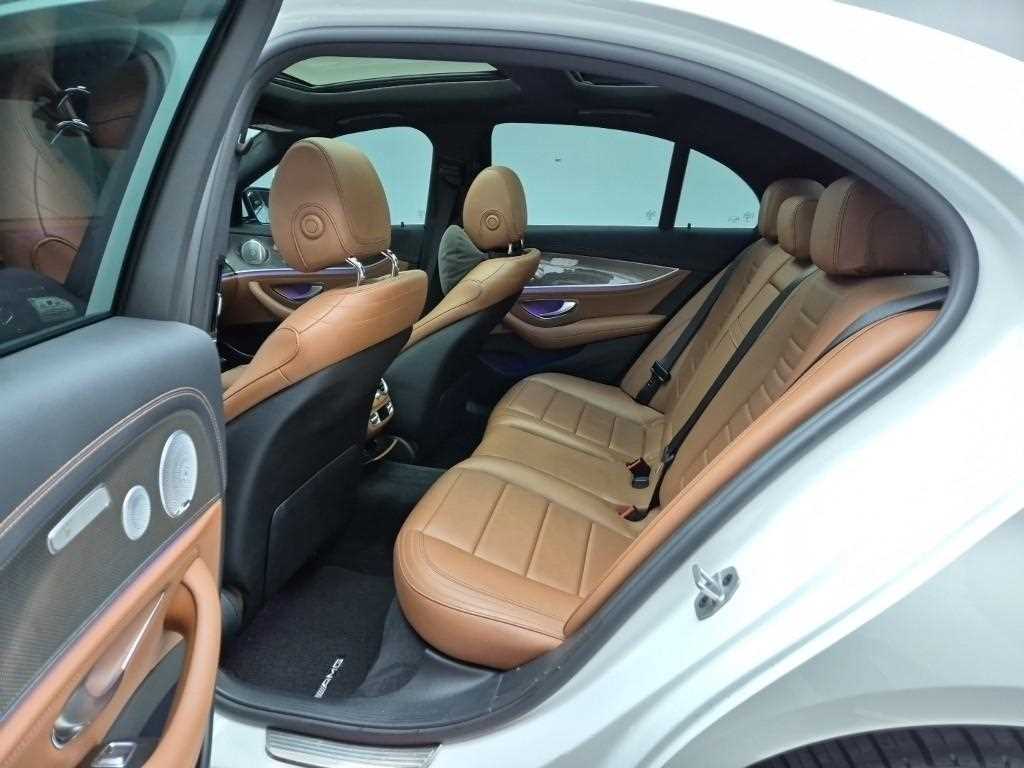 Mercedes Benz E class - Vista 11