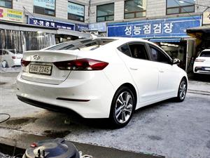 HYUNDAI Avante - Vista 8