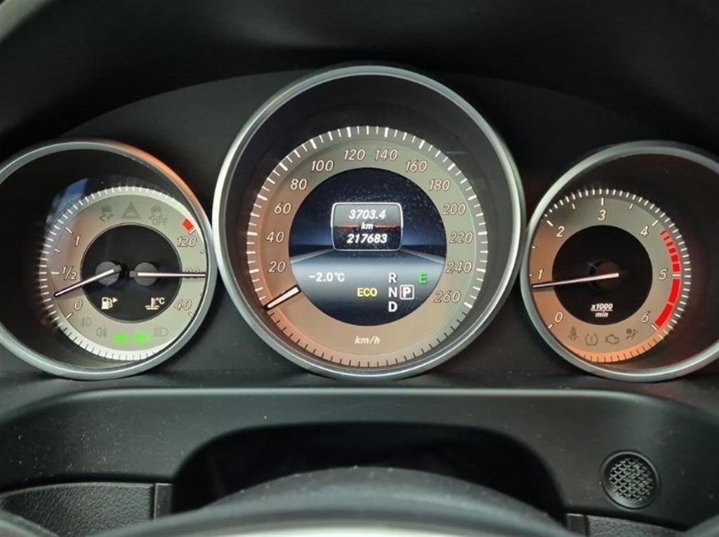 Mercedes Benz E class - Vista 6