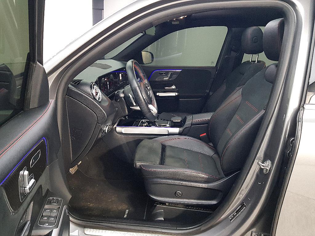 Mercedes Benz GLB Class - Vista 8