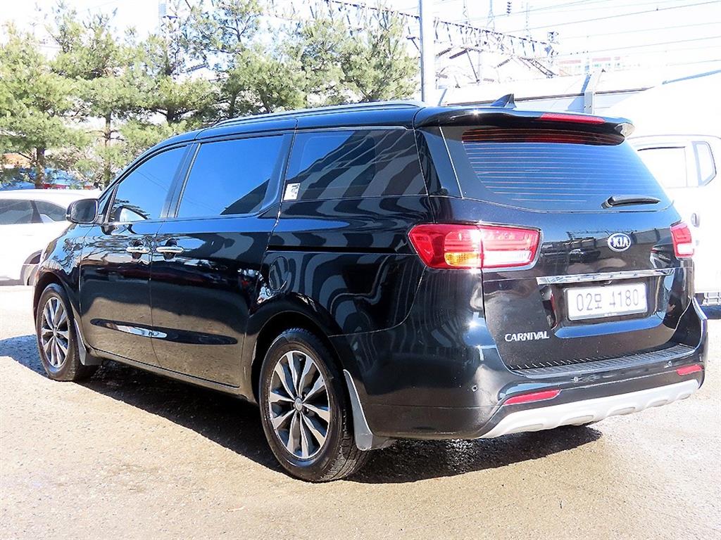 KIA Carnival - Vista 3