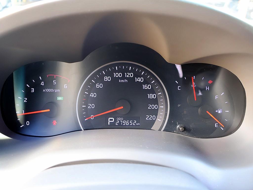 KIA Carnival - Vista 11