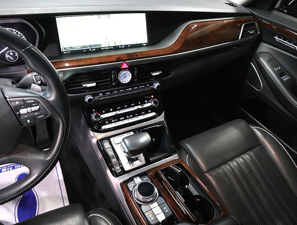 Genesis EQ900 - Vista 10