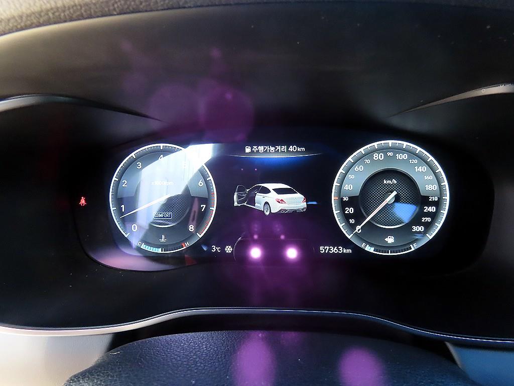 Genesis G70 - Vista 9